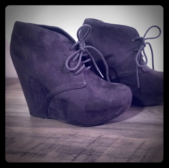 Womens Size 6.5 Clog Heels - Picture 1 of 1